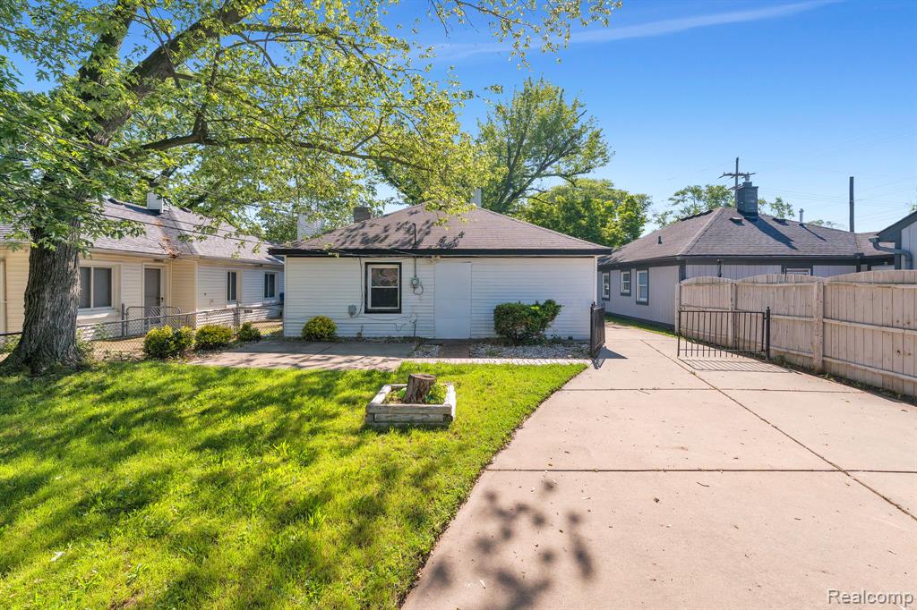 7411 N Vernon Street, Dearborn Heights, MI 48127 — Photo 23