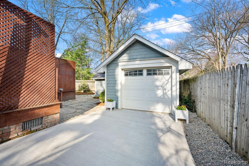 397 KERCHEVAL Avenue, Grosse Pointe Farms, MI 48236 — Photo 50