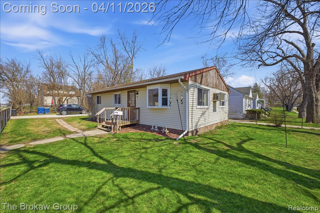 90 N Josephine Avenue, Waterford, MI 48328 — Photo 6