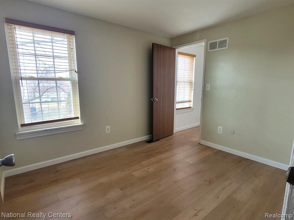 8831 Sunrise Drive, Sterling Heights, MI 48312 — Photo 13