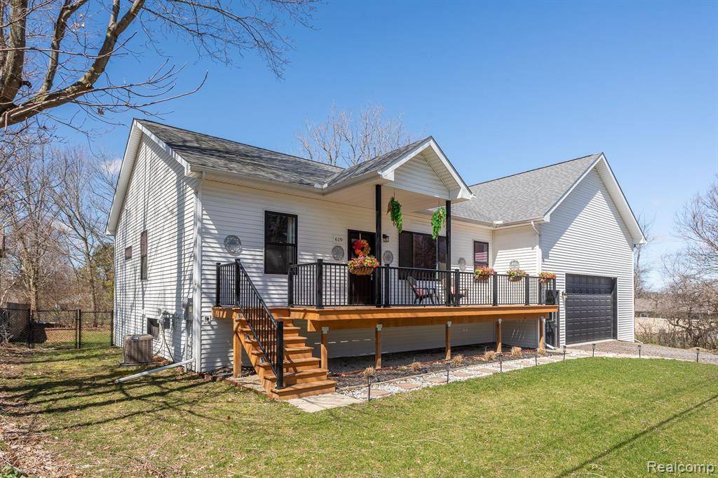 619 N WATKINS, Perry, MI 48872 — Photo 2