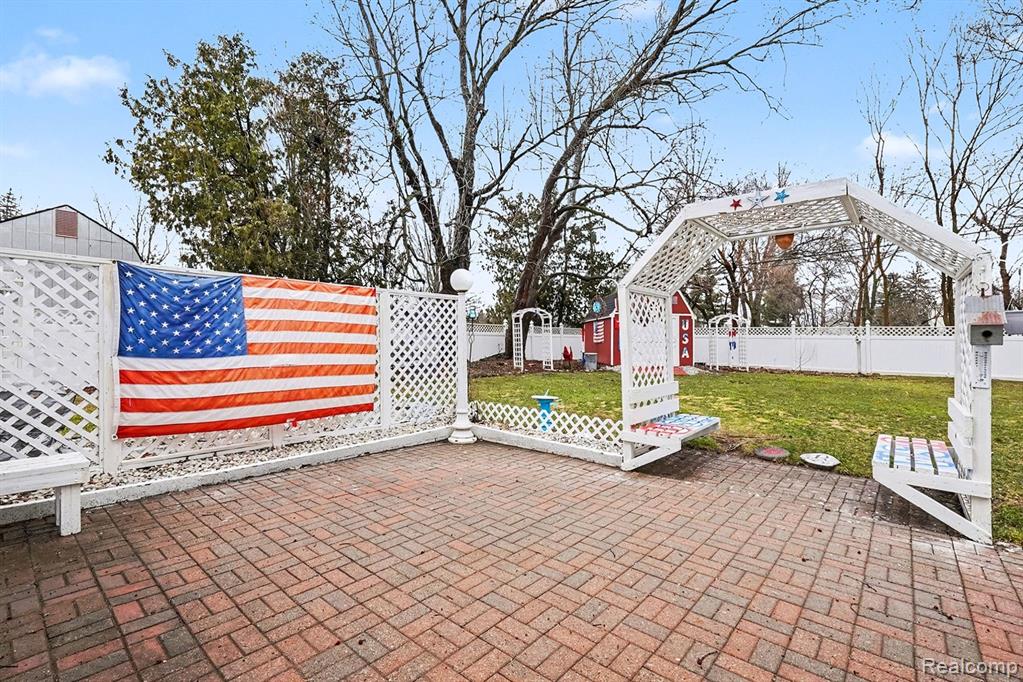 7501 Rauschelbach Street, Shelby Twp, MI 48317 — Photo 25