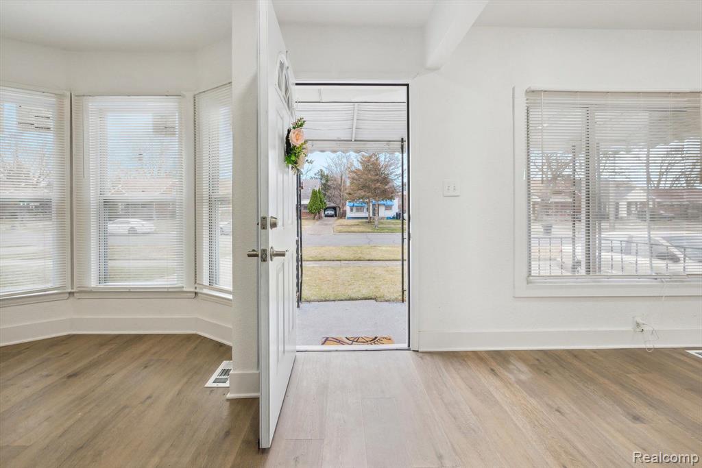9579 ARTESIAN Street, Detroit, MI 48228 — Photo 5