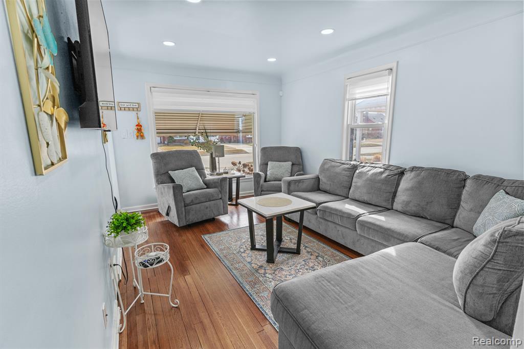 9644 NIVER Avenue, Allen Park, MI 48101 — Photo 4