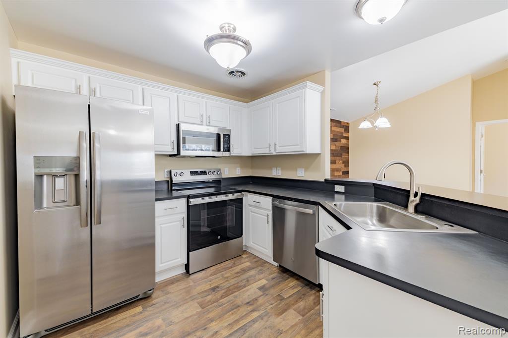 491 MULBERRY Street, Wyandotte, MI 48192 — Photo 13