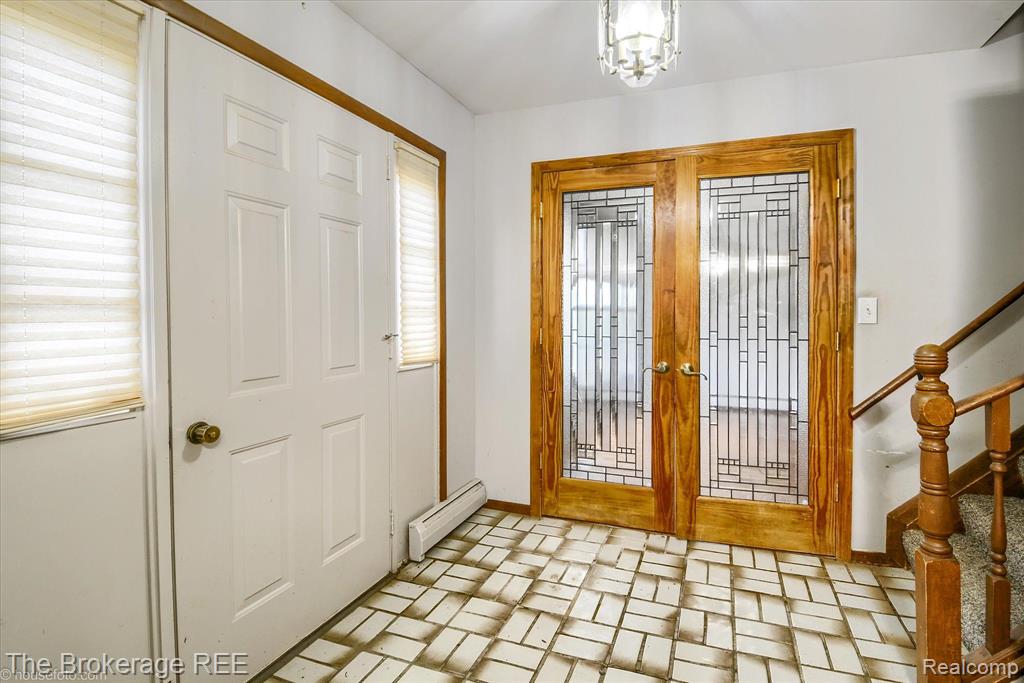 688 UPHILL Road, Milford, MI 48381 — Photo 13