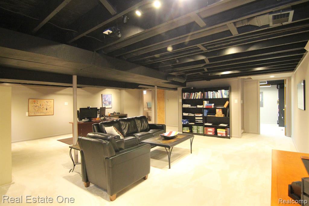 6749 ALDERLEY Way, West Bloomfield, MI — Photo 32