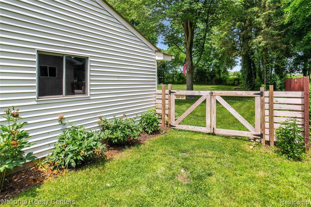 61900 Richfield Street, South Lyon, MI 48178 — Photo 6