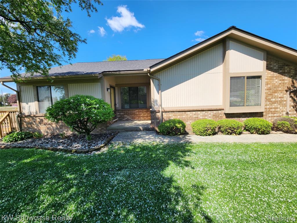 38824 Windmill Pointe S, Clinton Twp, MI 48038