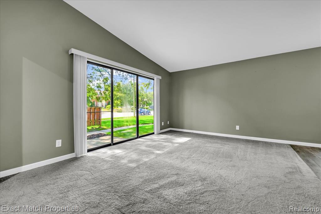 4 Willow Way, Waterford, MI 48328 — Photo 21
