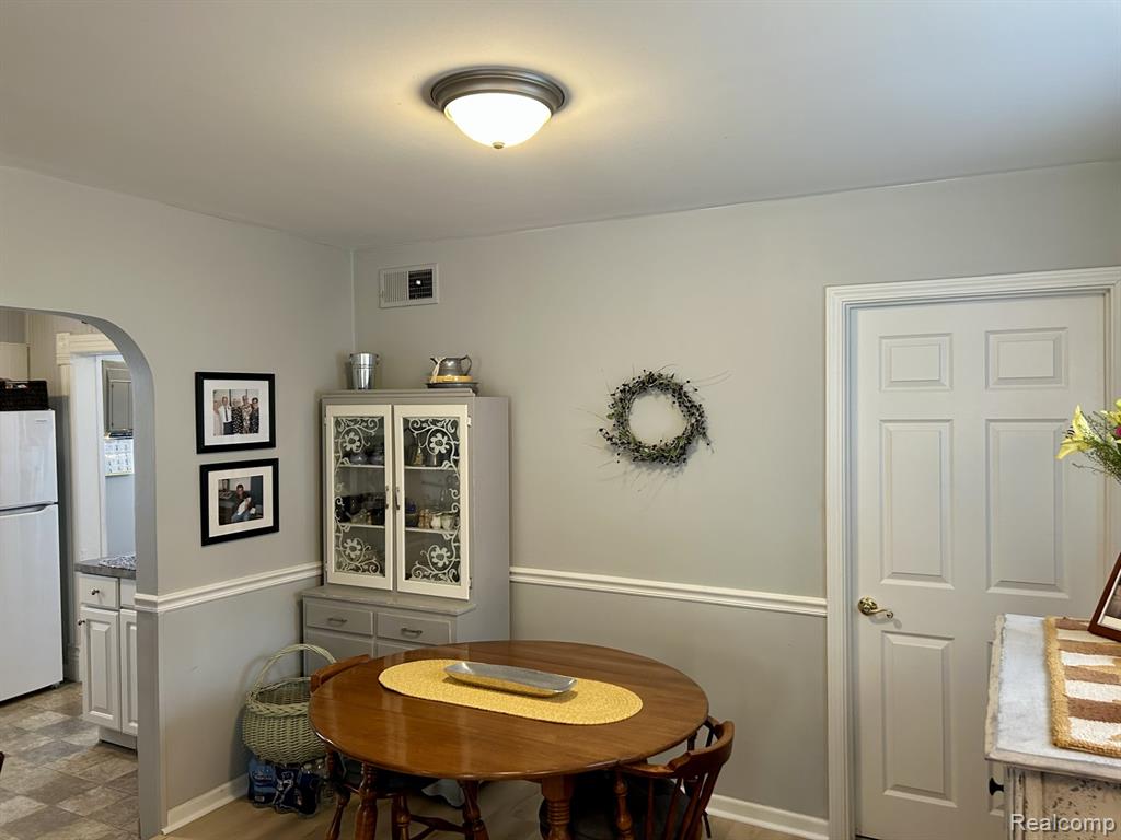 516 Clinton W, Howell, MI 48843 — Photo 6