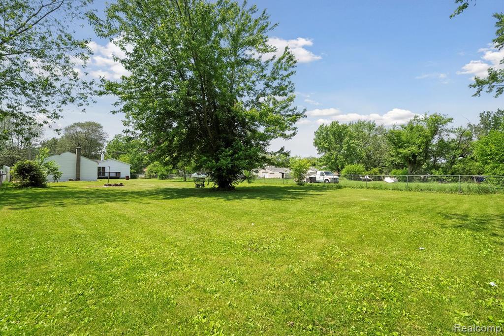 6097 Grove Avenue, Grand Blanc, MI 48439 — Photo 31