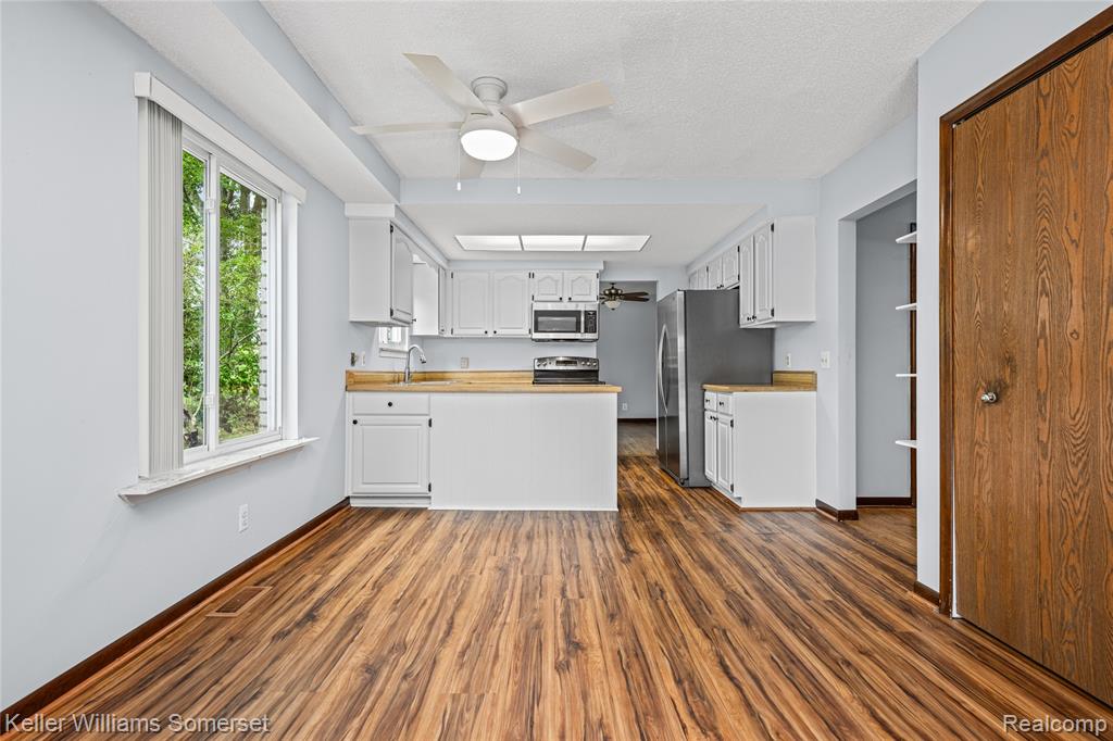 33614 Lakeview Street, New Baltimore, MI 48047 — Photo 27