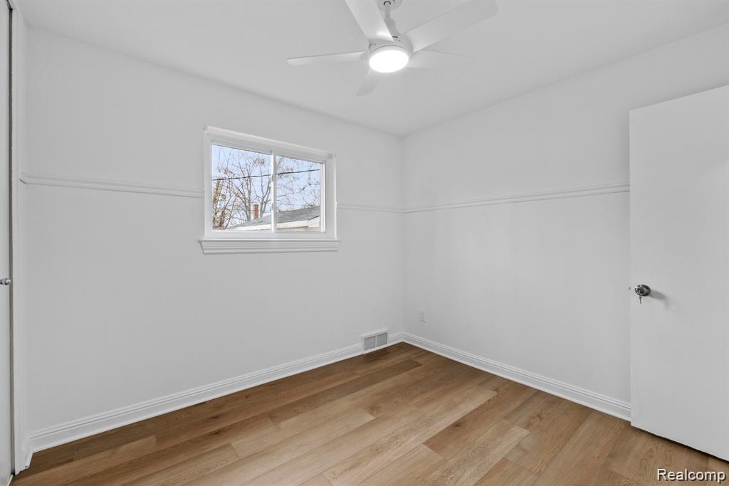 28419 Park Court, Madison Heights, MI 48071 — Photo 16