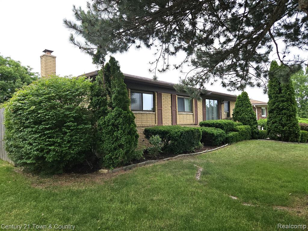 39622 University Drive, Sterling Heights, MI 48310 — Photo 2