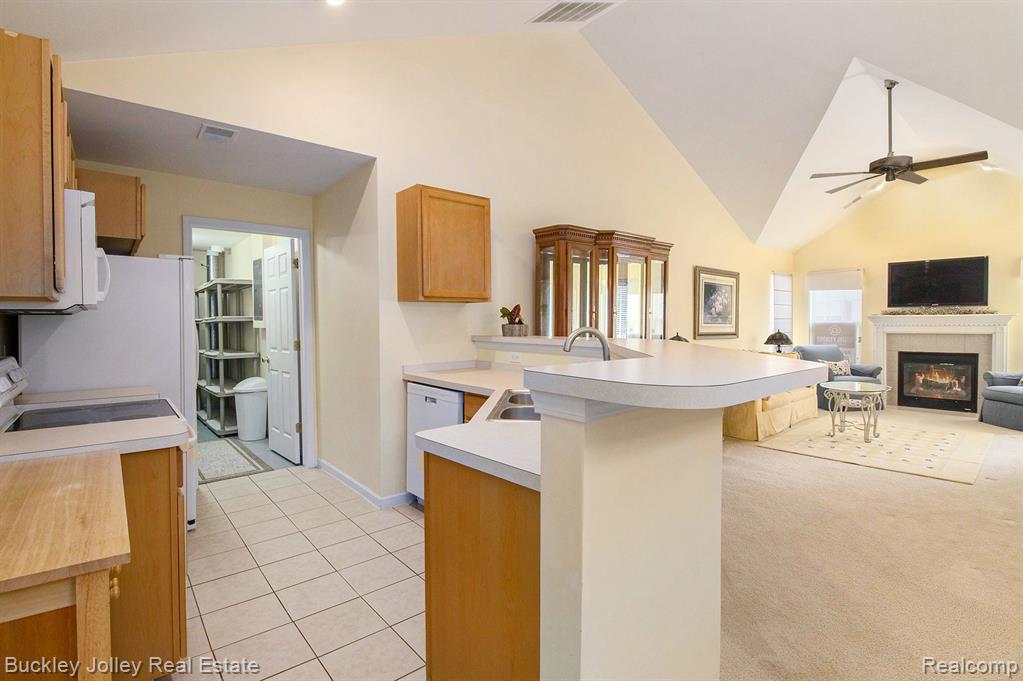642 Olde English Circle, Howell, MI 48855 — Photo 14