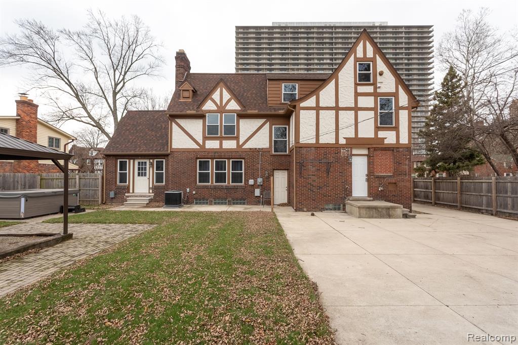 520 FISKE Drive, Detroit, MI 48214 — Photo 37