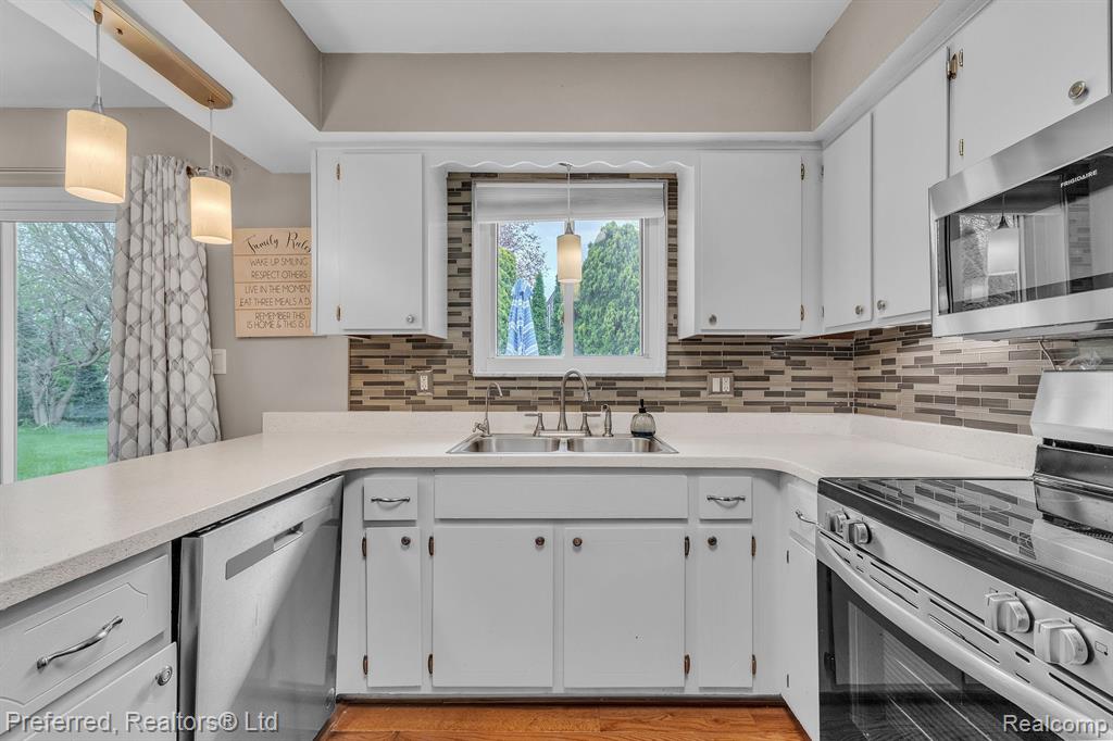 8722 WOODSHIRE Drive, White Lake, MI — Photo 18