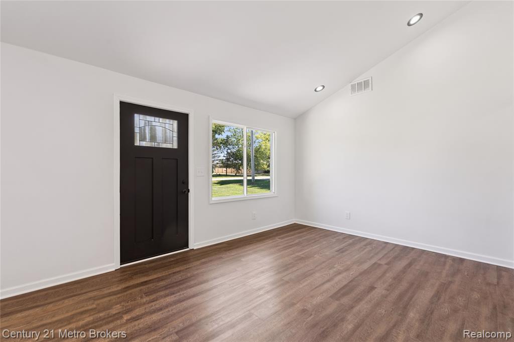 4379 Tillie Drive, Flint, MI 48504 — Photo 5