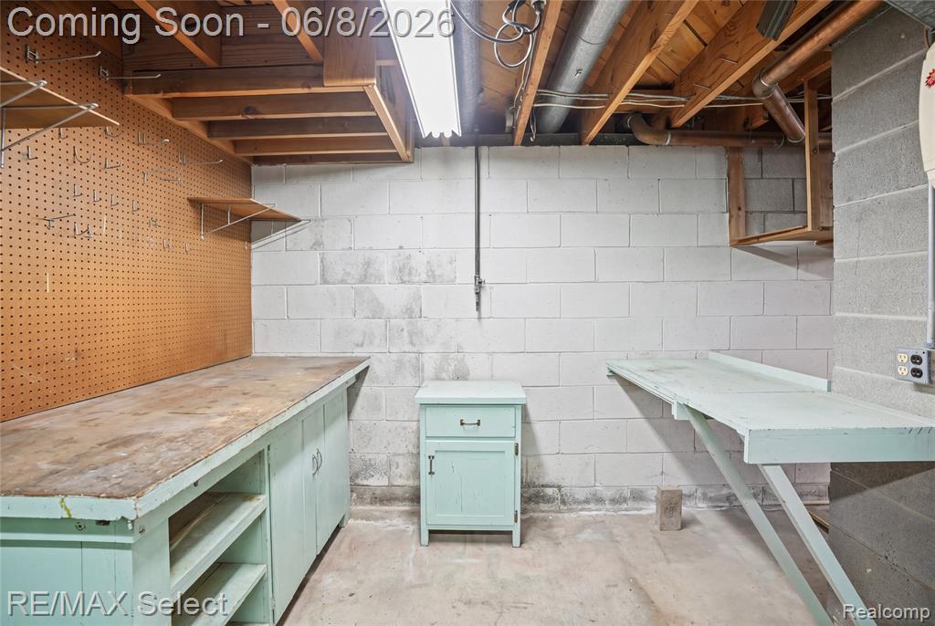1333 Hidden Oaks Court, Flint, MI 48507 — Photo 25