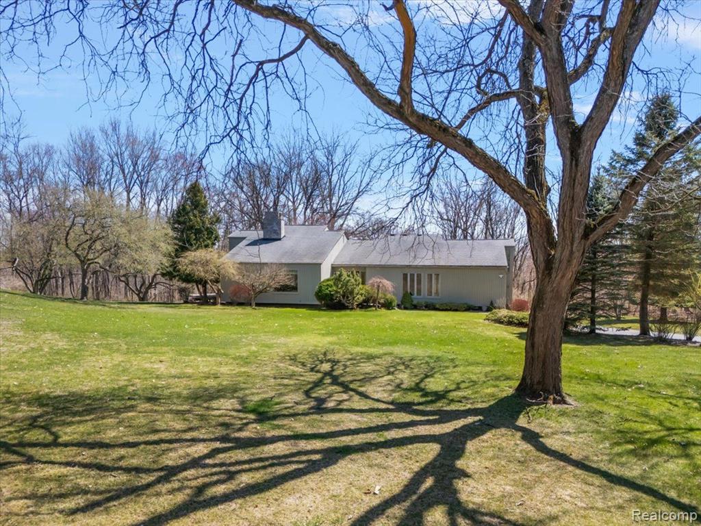 6145 BLUE BEECH Road, Rochester Hills, MI 48306 — front exterior