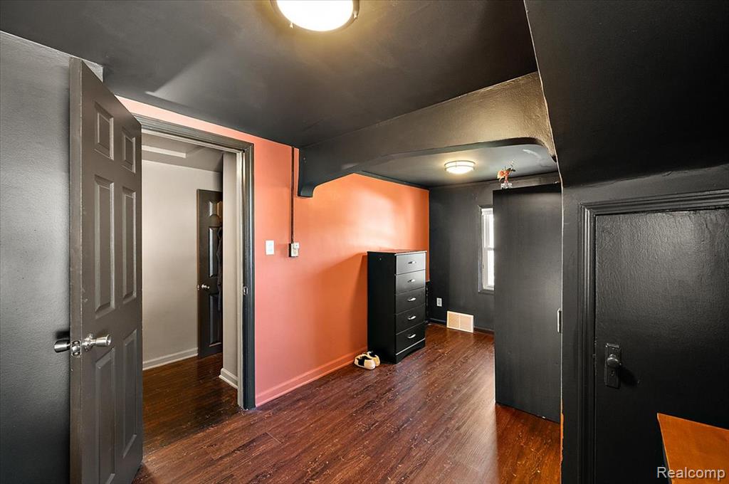 136 W Elza Avenue, Hazel Park, MI 48030 — Photo 22