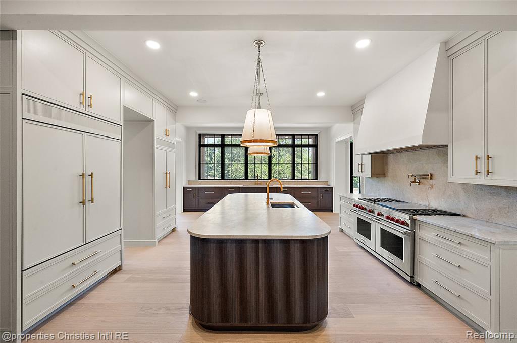 592 LAKESIDE DR, Birmingham, MI 48009 — Photo 7