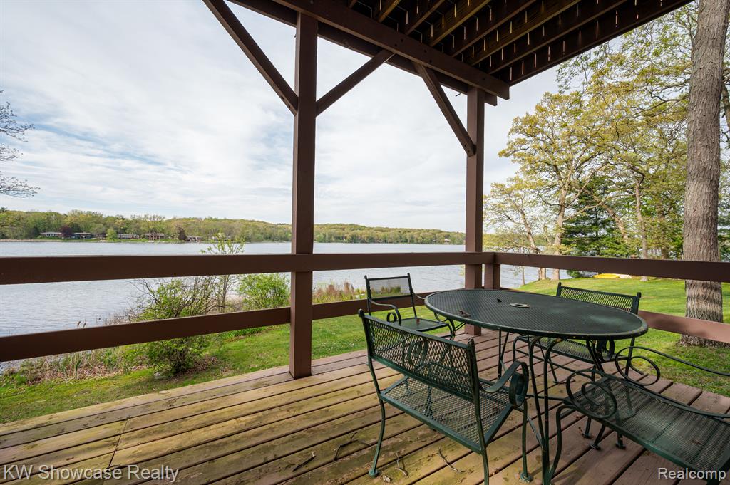 5867 COMMUNITY Drive, Brighton, MI 48116 — Photo 9