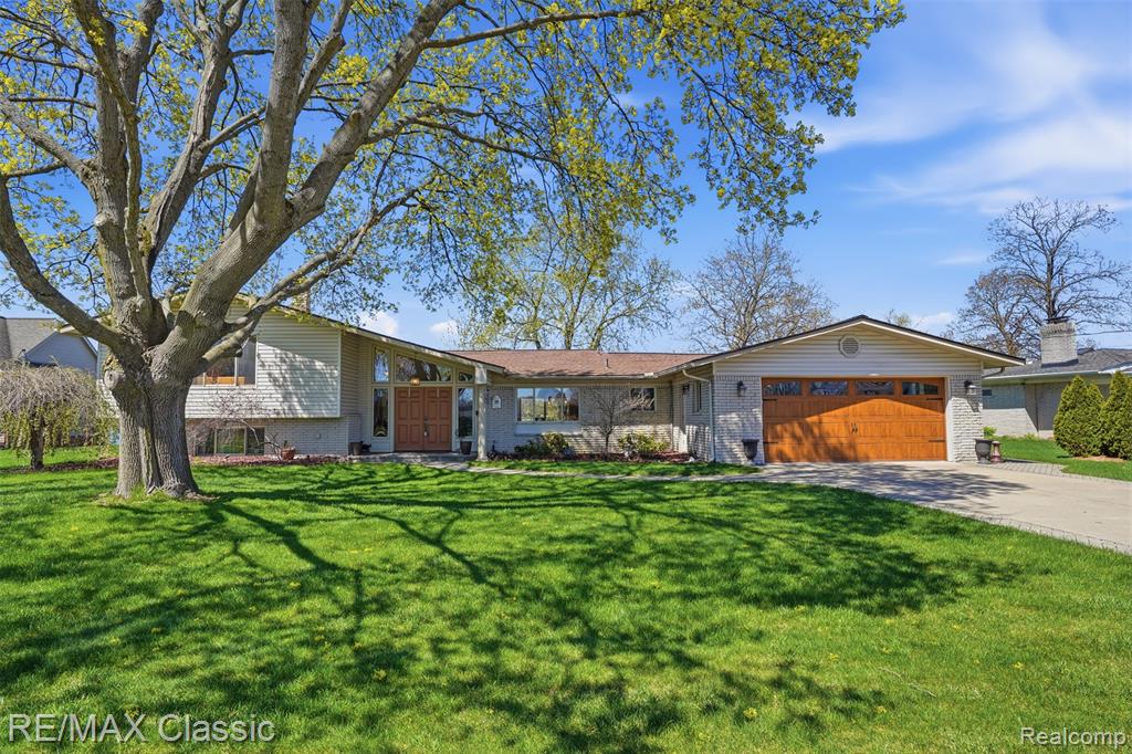 547 Deer Run, White Lake, MI — Photo 2