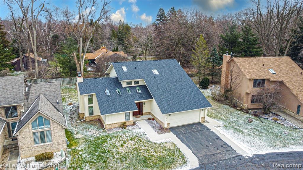 5700 Point Of The Woods Drive, West Bloomfield, MI 48324 — Photo 4