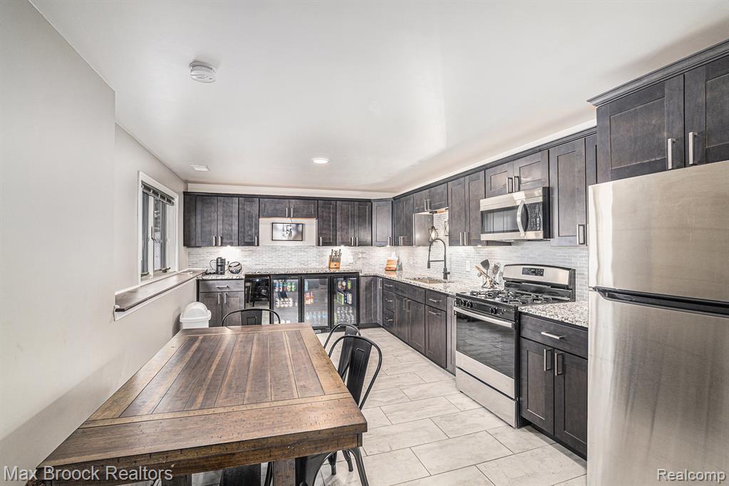 11412 Delmar Drive, Fenton, MI 48430 — Photo 24