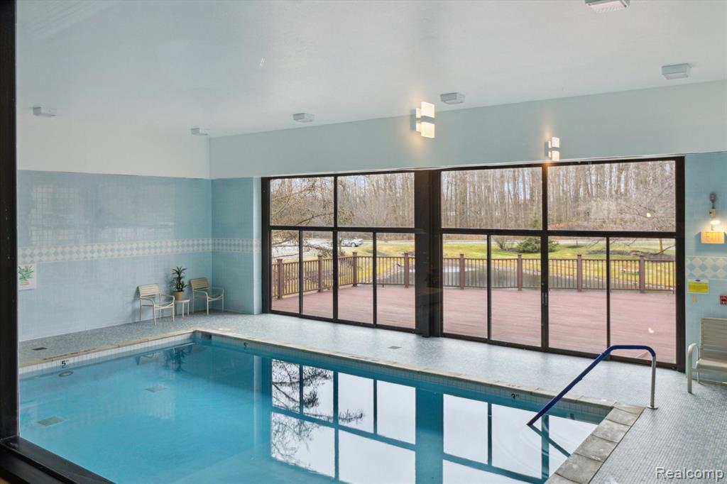 43050 12 Oaks Crescent Drive, 3044, Novi, MI 48377 — Photo 34