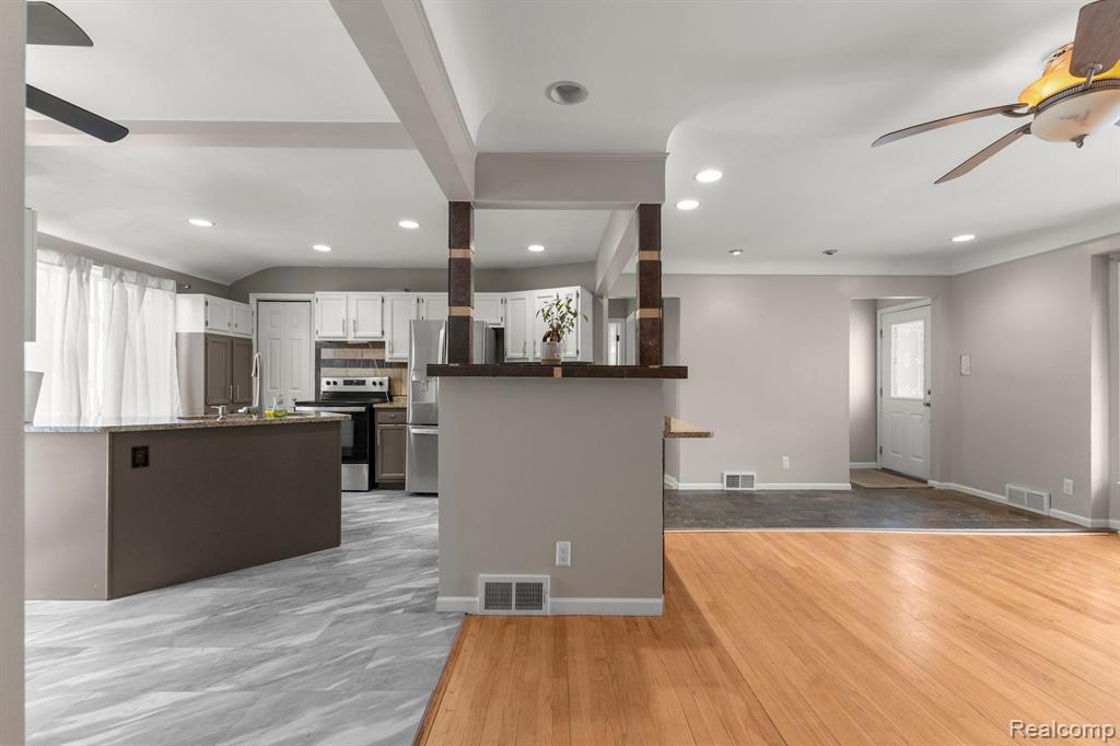 4255 SAMOSET Road, Royal Oak, MI 48073 — Photo 9