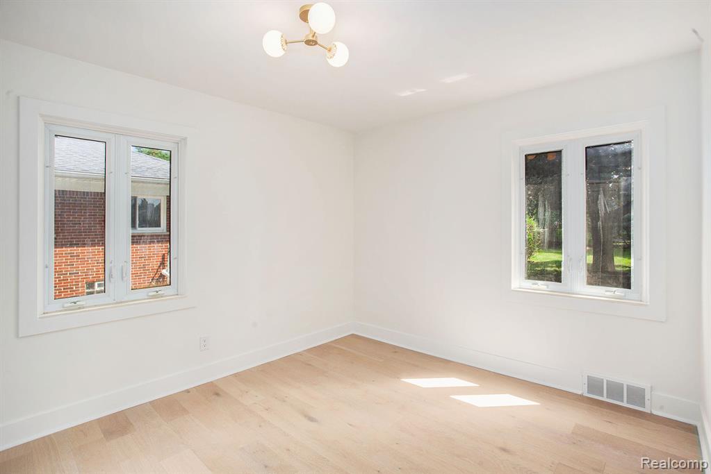 31100 W Rutland Street, Beverly Hills, MI 48025 — Photo 15
