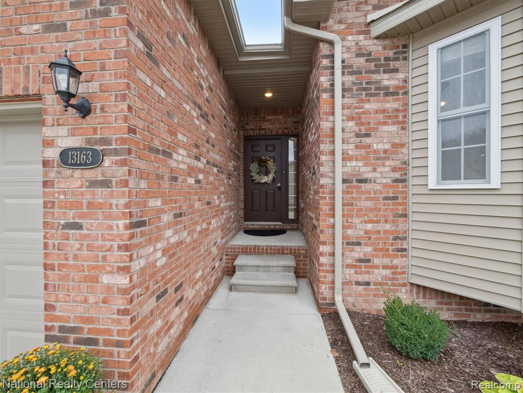 13163 Harbor Landings Drive, 112, Fenton, MI 48430 — Photo 2