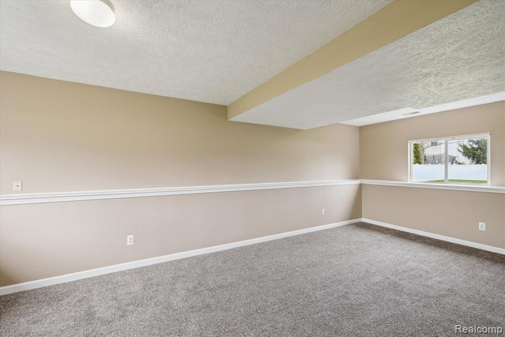 684 HAYSTACK Drive, Linden, MI 48451 — Photo 12