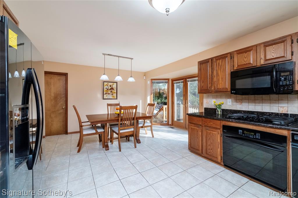 16819 Country Knoll Drive, Northville, MI 48168 — Photo 22