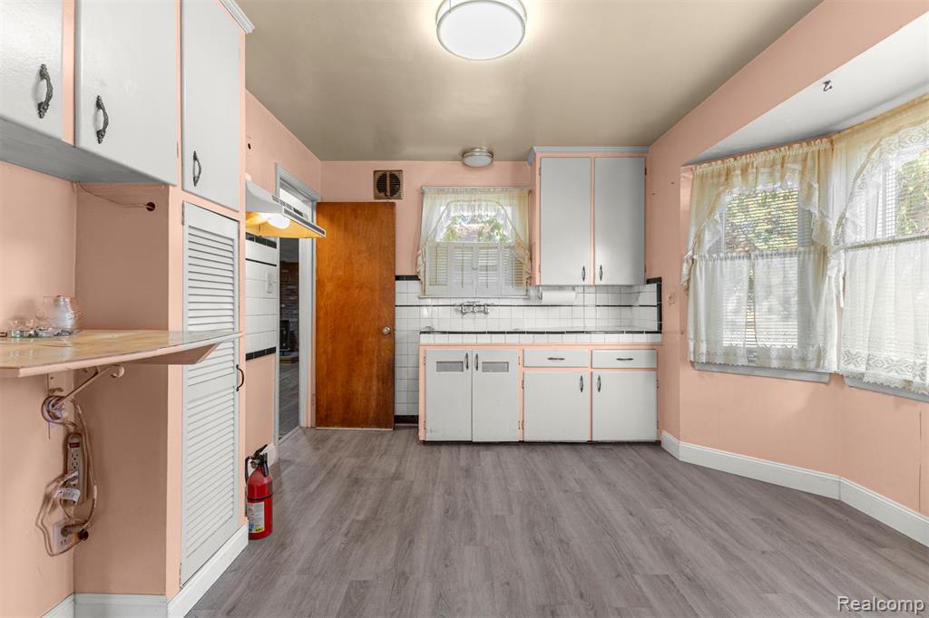 6810 Robinson Avenue, Allen Park, MI 48101 — Photo 9