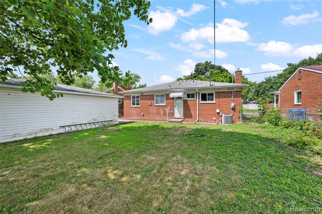 8630 N Evangeline Street, Dearborn Heights, MI 48127 — Photo 5