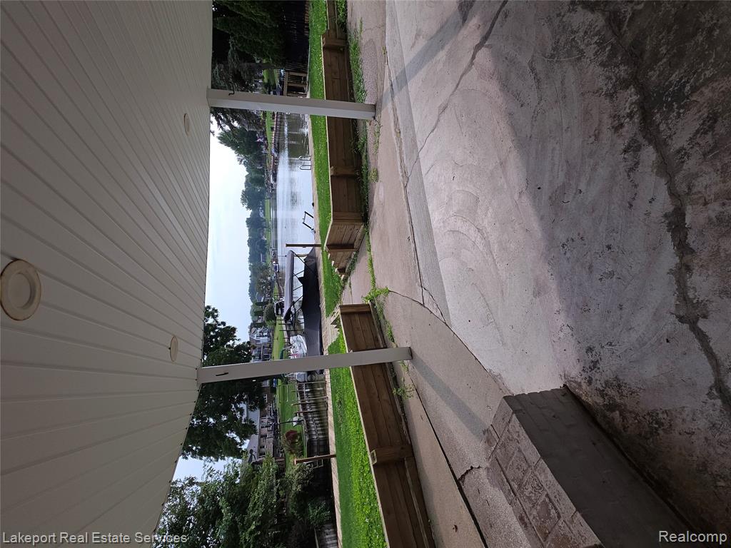 2549 Riverwood Dr Drive, Port Huron, MI 48060 — Photo 9