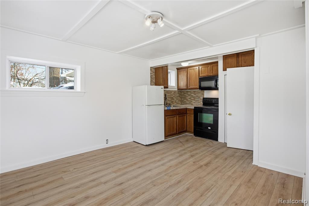 707 Buena, Lake Orion, MI, 48362