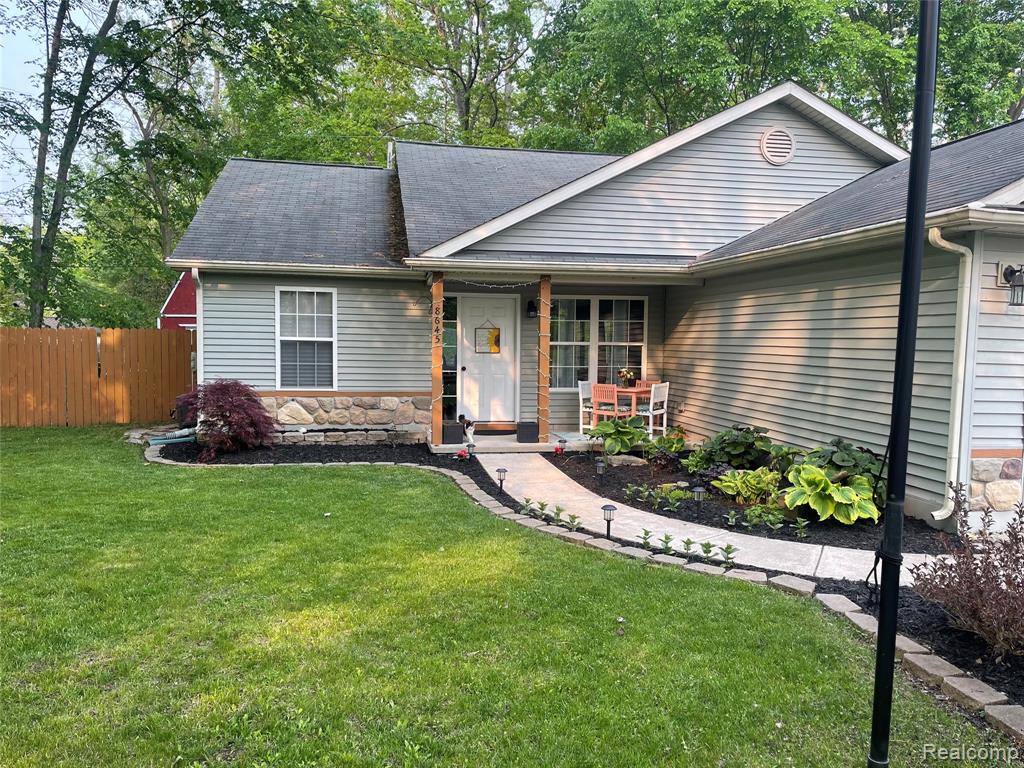 8645 Country Club Drive, Pinckney, MI 48169 — front exterior