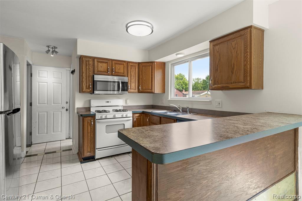 9032 Arlington Drive, Ypsilanti, MI 48198 — Photo 12