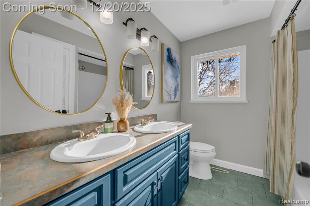 518 Charing Cross Drive, Grand Blanc, MI 48439 — Photo 32