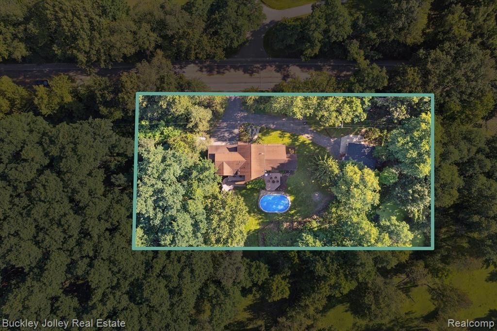 9319 FAUSSETT Road, Fenton, MI 48430 — Photo 38