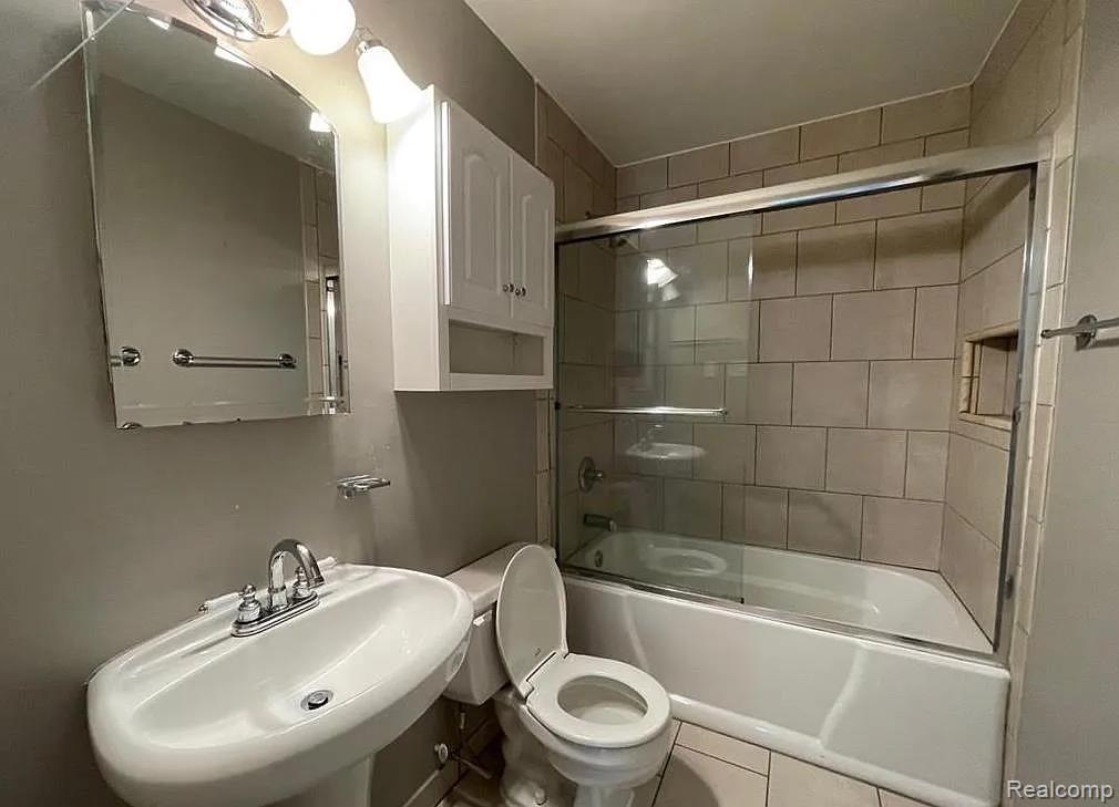 902 E WINDEMERE Avenue, Royal Oak, MI 48073 — Photo 12