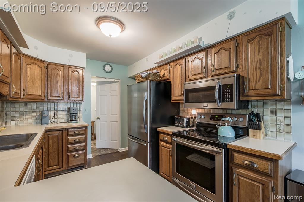 475 Sandehurst Drive, Grand Blanc, MI 48439 — Photo 28