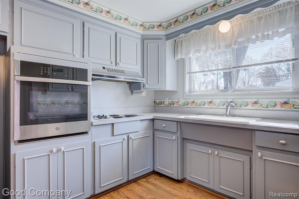 9074 SHANNON Drive, Sterling Heights, MI 48314 — Photo 12