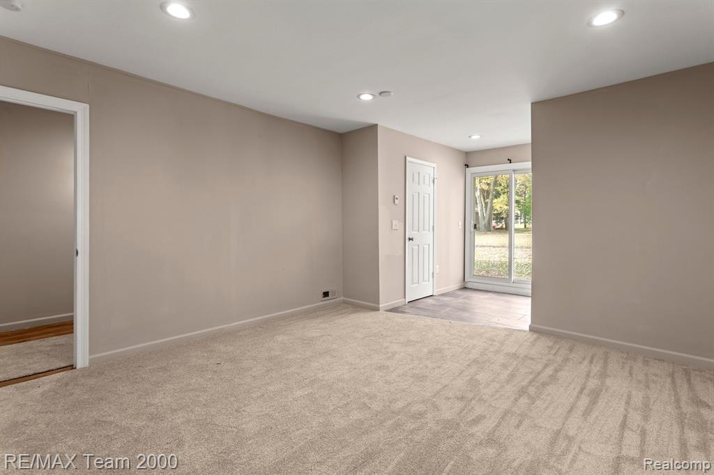 47461 VANKER Avenue, Shelby Twp, MI 48317 — Photo 27