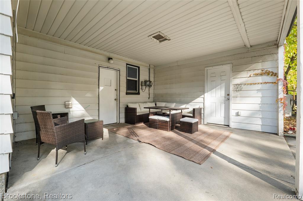 800 E BERNHARD Avenue, Hazel Park, MI 48030 — Photo 27